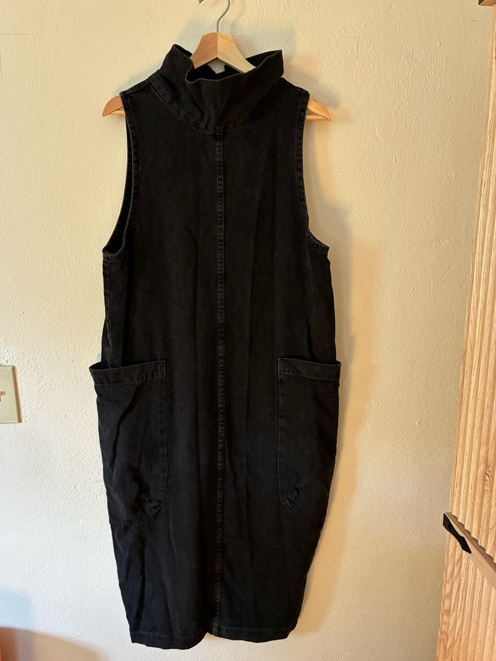 Aliya Wanek Washed Black Sleeveless High-Collar Midi Dress - Picture 4 of 9